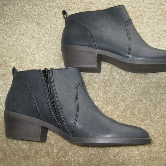 Lucky Brand Faydren NWT Black Leather booties w/ side zip size 6.5 w/ stitching - Picture 3 of 10